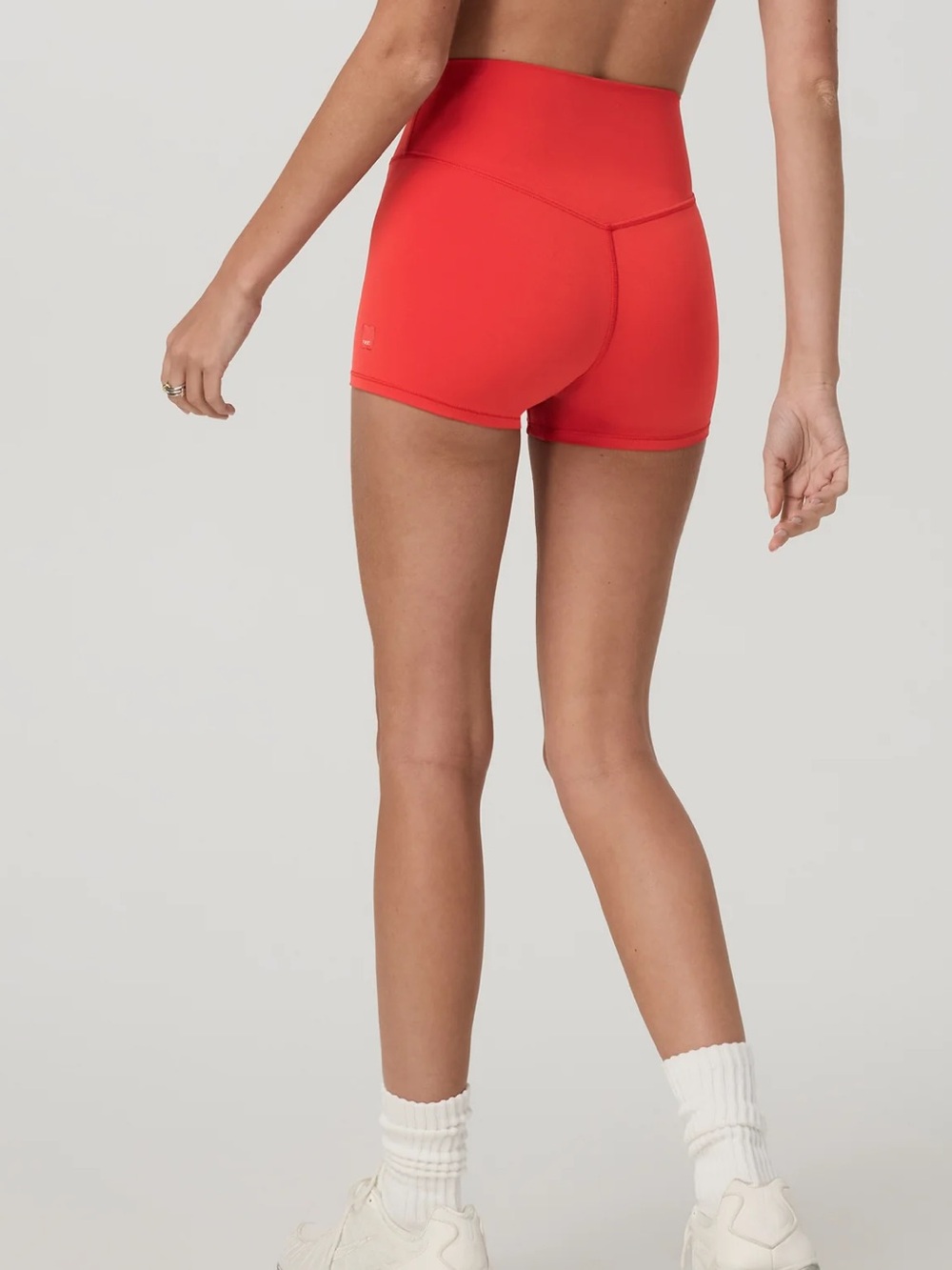 nwt vuori alltheform micro biker shorts 2.5 inch - Picture 3 of 5